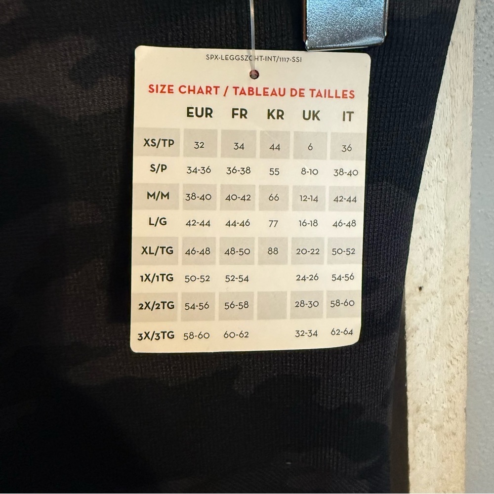 NWT SPANX Look At Me Now Black Camo Leggings Size M Women - Picture 3 of 9
